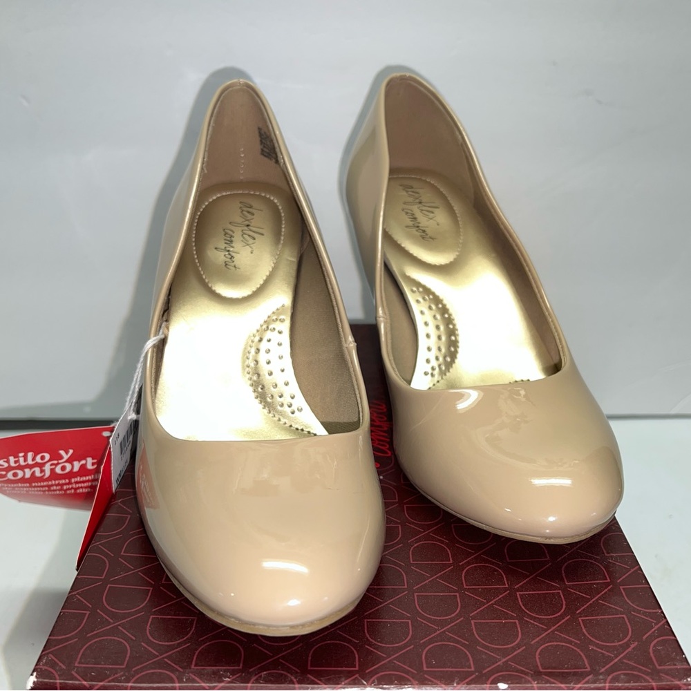 Dexflex Comfort Women's Nude Pumps 2.75 inch heel (size 7)